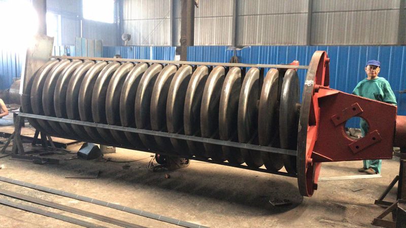 直徑1米，總高5米垂直提升機生產(chǎn)接近尾聲