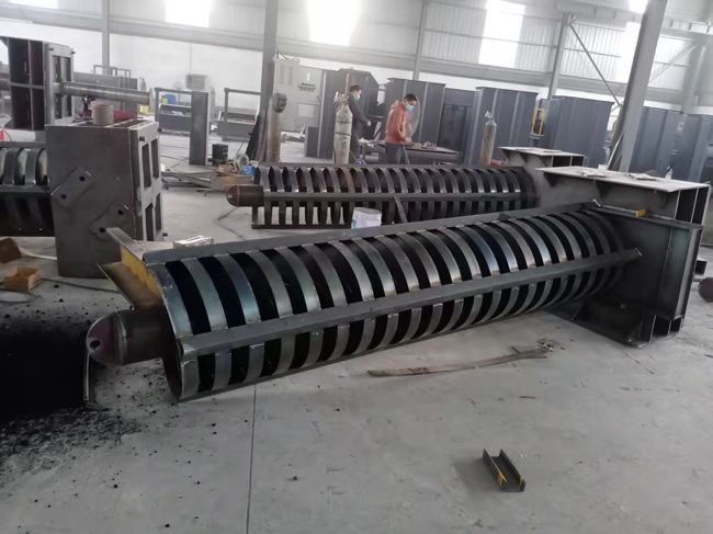 垂直振動(dòng)提升機批量生產(chǎn)中