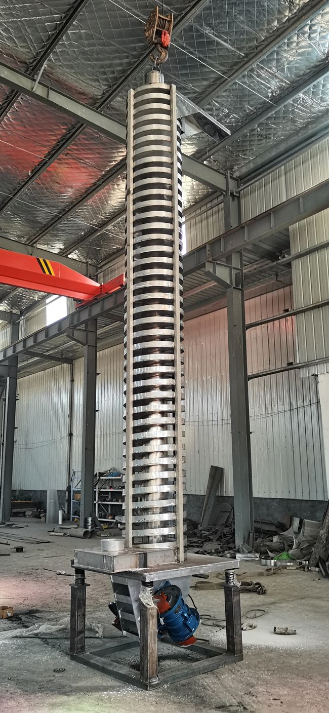 垂直振動(dòng)提升機生產(chǎn)試機完成